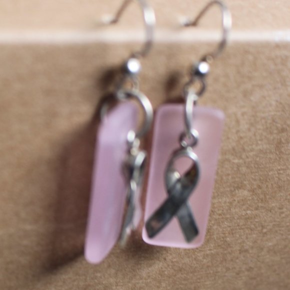 ✨FREE WITH PURCHASE Pink Breast Cancer Dangly Earrings - Picture 2 of 4